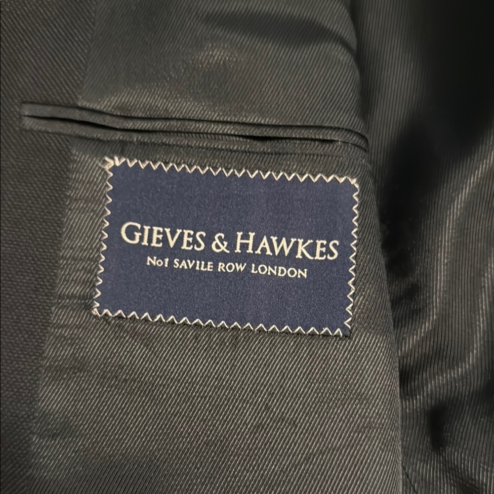 Sophisticated Navy Men's Suit by Gieves & Hawkes - Picture 2 of 6